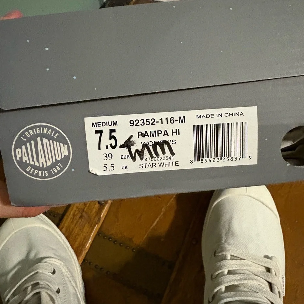 Palladium womens White Canvas Pampa High-Top - Picture 7 of 8